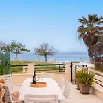 Seas The Day - Beachfront, Amazing Sea Views 別荘 *