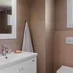 Seas The Day - Beachfront, Amazing Sea Views *