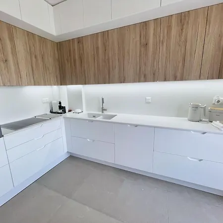 Seas The Day - Beachfront, Amazing Sea Views *
