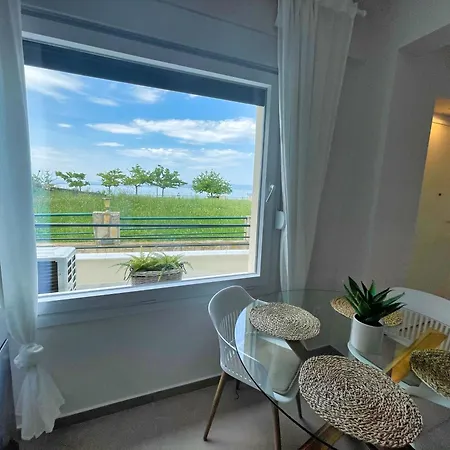 Holiday home Seas The Day - Beachfront, Amazing Sea Views