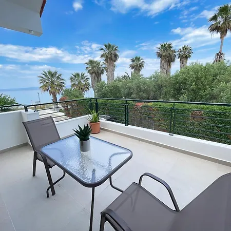 Holiday home Seas The Day - Beachfront, Amazing Sea Views Pefkochori