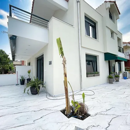 Seas The Day - Beachfront, Amazing Sea Views *