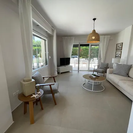 Seas The Day - Beachfront, Amazing Sea Views