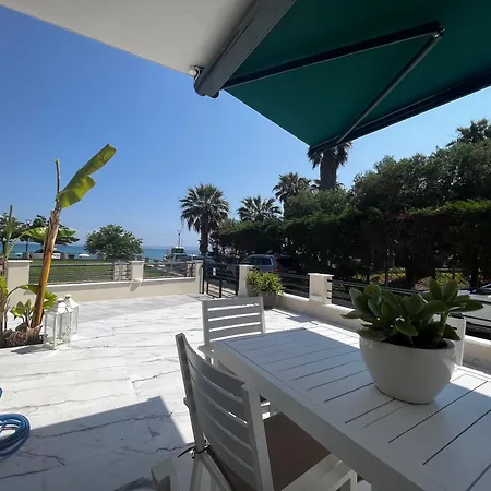 Seas The Day - Beachfront, Amazing Sea Views