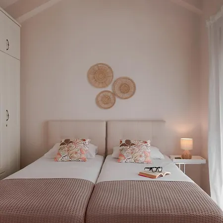 Seas The Day - Beachfront, Amazing Sea Views بيت للعطل *