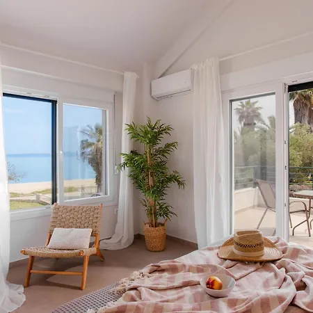 بيت للعطل Seas The Day - Beachfront, Amazing Sea Views *