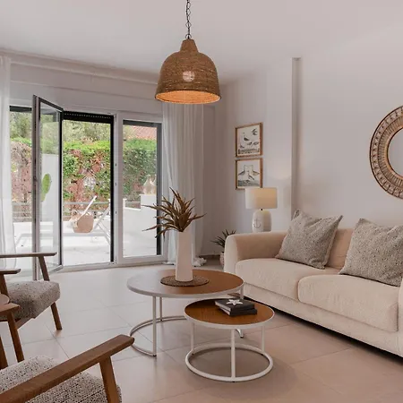 Seas The Day - Beachfront, Amazing Sea Views بيت للعطل