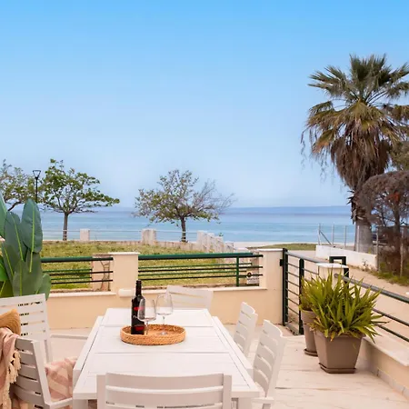 Seas The Day - Beachfront, Amazing Sea Views بيت للعطل *