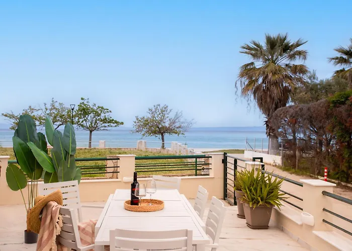 Seas The Day - Beachfront, Amazing Sea Views Feriehus *